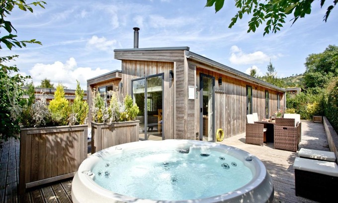 Cheddar Ski Chalet | The Retreat, Strawberryfield Park
