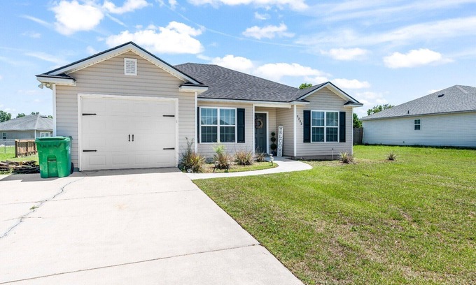 Valdosta House | The Reveille Retreat – Pet-Friendly 3BR w/Grill & Yard, Near Moody AFB