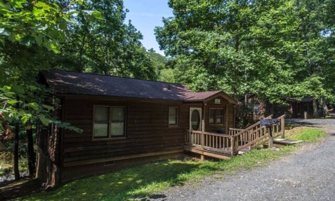 Springmaid Mountain Cottage | The Ridge Cabin - Sleeps 4