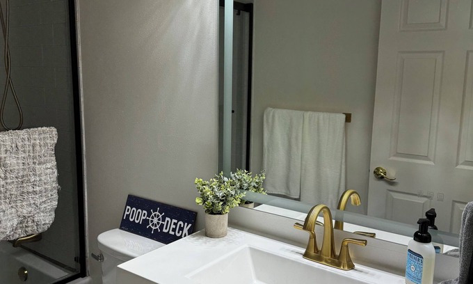 Lake Geneva Condo | The Ridge RetreatnRenovated in 2024 - Steps from Lake Como & The Ridge