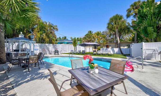 Siesta Key Apartment | The Ringling Beach House