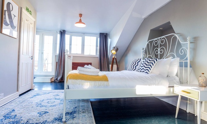 Arbury House | The River Cam Place - Enchanting 6BDR Home next to River Cam