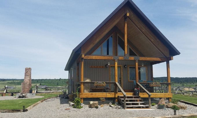 Ashton Cabin | The River Run Cabin 900Sq Ft, Bedroom and Loft
