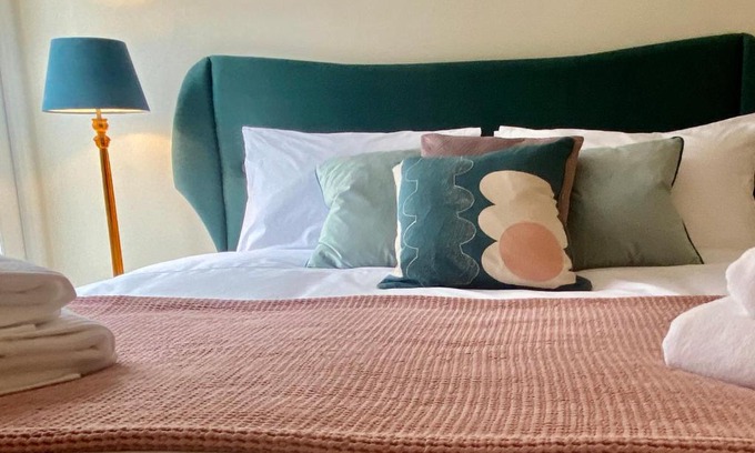Frome House | The Riverside Retreat - Central Frome