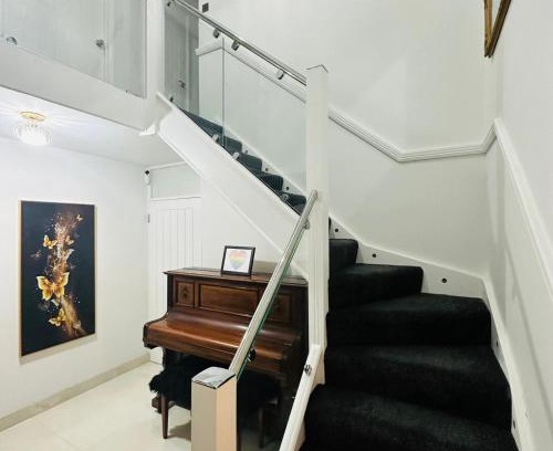 London Borough of Bromley Apartment | The Robin - Luxury 2 Bedroom apartment with garden and parking in Greater London
