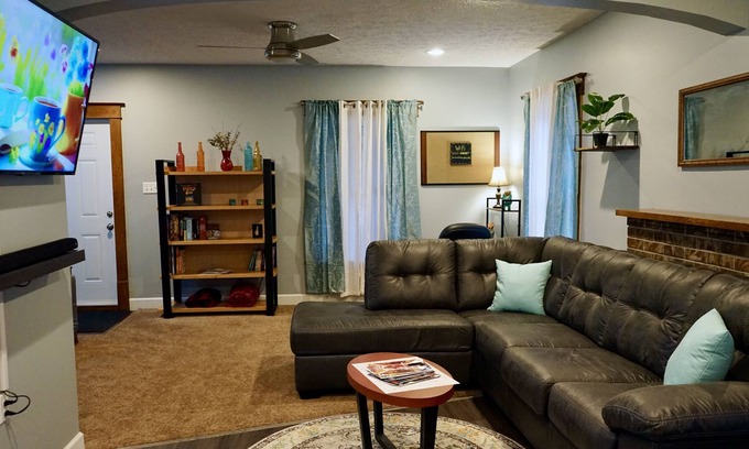 Wooster House | The Rock: 1 Block from Downtown w/ Private Parking