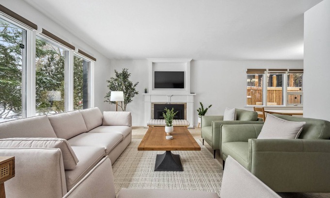 West Edmonton House | The Rockmount Glenora - Stunning Bungalow In The Heart of Edmonton