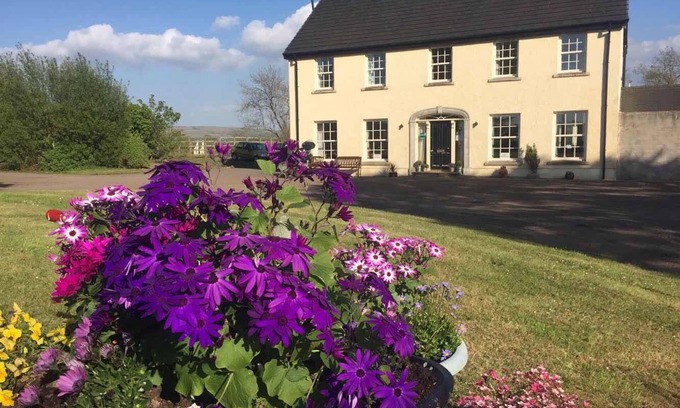 Crumlin Bed & Breakfast | The Rocks Bed & Breakfast