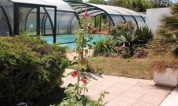 Aytre Bed & Breakfast | The Rocks BETTY Sands