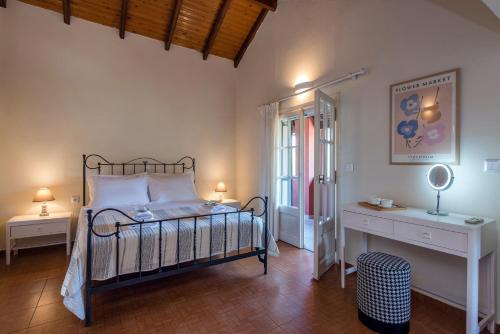 Alepou Apartment | The Roof Family Apartment