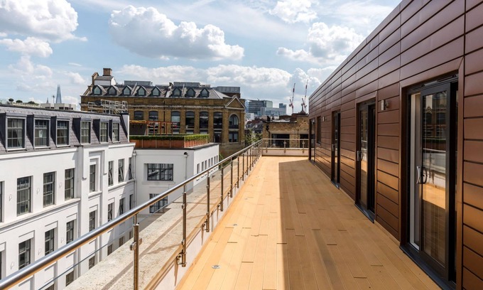 Clerkenwell Apartment | The Roof is on Fire - Farringdon - by Frankie Says