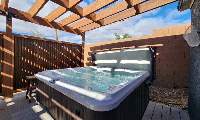 Hurricane Apartment | The Roost | Hot Tub | Pet Friendly