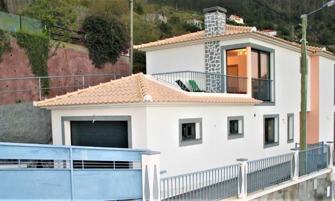 Arco da Calheta House | The Rose House