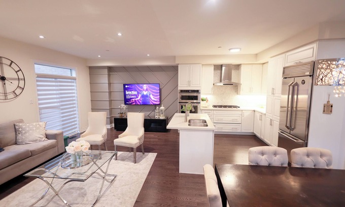 Markham House | π The Rouge Retreat: A Luxe Getaway in Markham πβ¨n