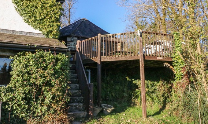 Okehampton House | THE ROUNDHOUSE, pet friendly, character holiday cottage in Bridestowe