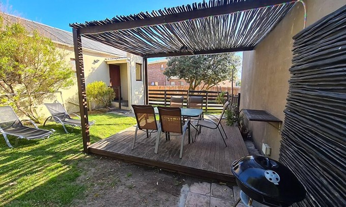 De Kelders House | The Roundhouse - Self Catering