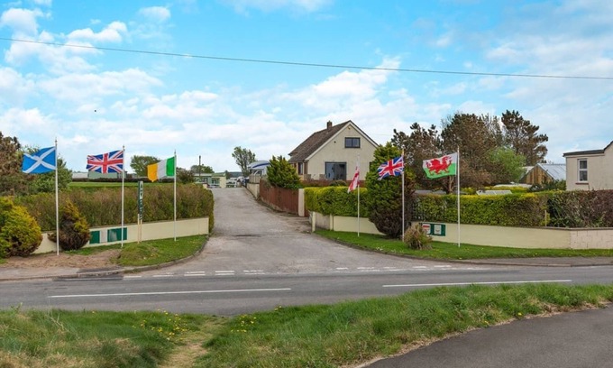 Beckfoot House | The Rowan Caravan Pet Friendly