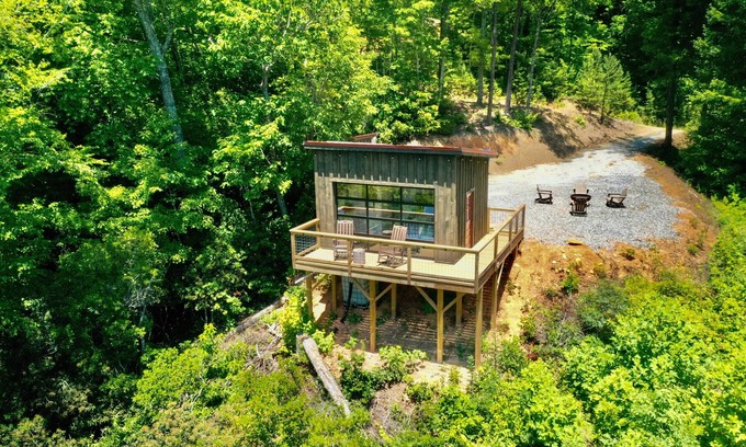Bryson City Cabin | The Rowdy Bear Off-Grid Glamping Cabin