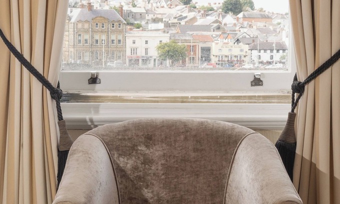 Westleigh Hotel | The Royal Hotel