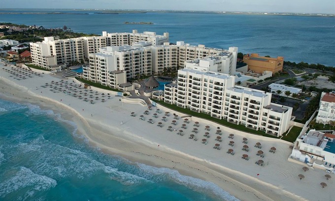 Zona Hotelera Resort | The Royal Sands, Cancun's Premiere Resort Destination, 1 and 2 bedroom options