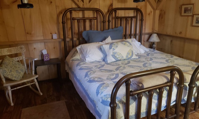 Jeffersonville Cabin | The ruffled feather cabin 52 acre farm.