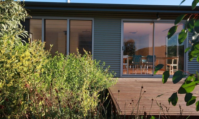 Carrickalinga House | The Running Postman - Eco-friendly, linen provided
