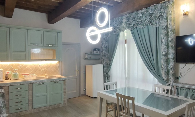 Ponsacco Apartment | THE RUSTIC NEST SUITE