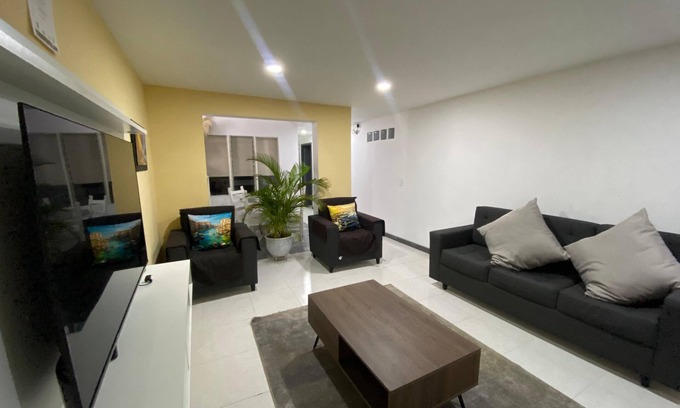 Guayabal House | THE SAFE AND QUIET YELLOW HOUSE