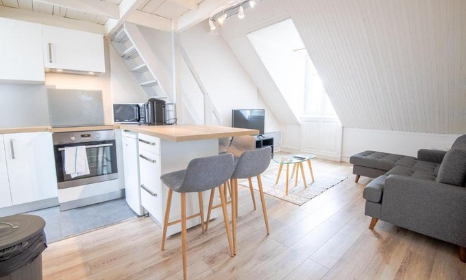 Tours City Centre Apartment | The Saint Martin cabin