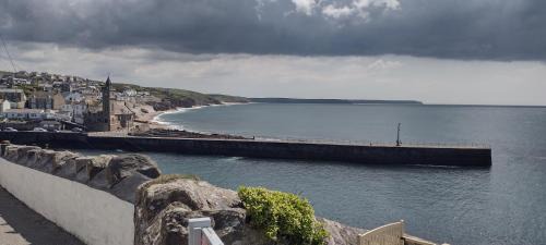 Porthleven House | The Samphire Cottage