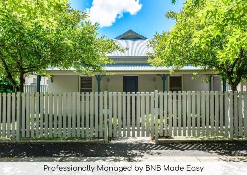 Orange Apartment | The Sampson Haven - Luxe CBD Getaway, Dog Friendly
