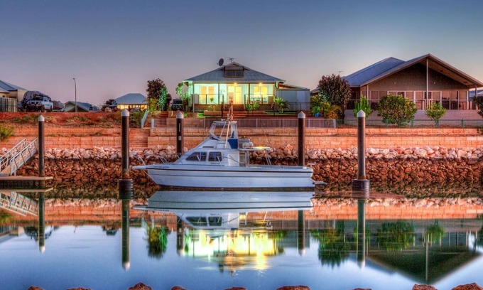 Exmouth House | The Sanctuary - The house with everything. Swimming pool, free Wifi and a Jetty!