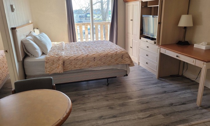Port Elgin Hotel | The Sand Castle Suites Motel