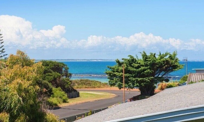 Augusta House | The Sandcastle - an easy walk to the Colourpatch Cafe and the river - The Sandcastle -an easy walk to the Colourpatch