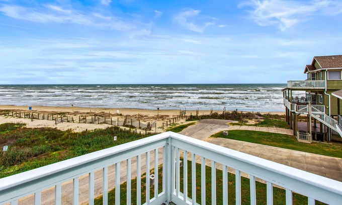 Spanish Grant House | The Sandy Pelican - Steps from the Ocean, Pet Friendly, and No Cleaning Fee!
