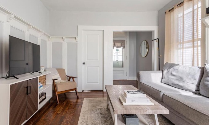 Prospect Hill Apartment | The Santiago Yale New Haven with Parking and Modern