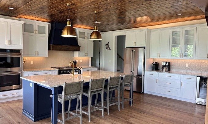 Andersonville House | The Sapphire House- Brand new wide open floor plan! 5BR sleeps 20, w/boat slip