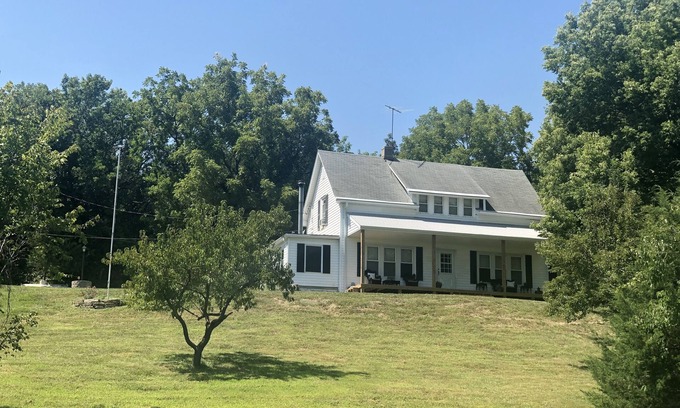 Tonganoxie House | The Saunder Inn Tonganoxie, Kansas