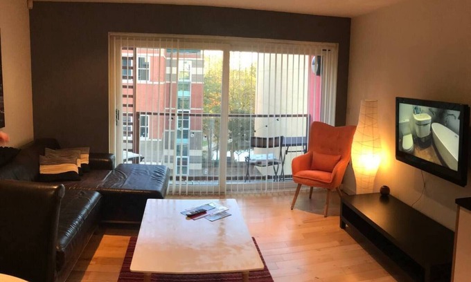 Hull Old Town Apartment | The Sawmill Glossy Sleek Peaceful City Centre Oran