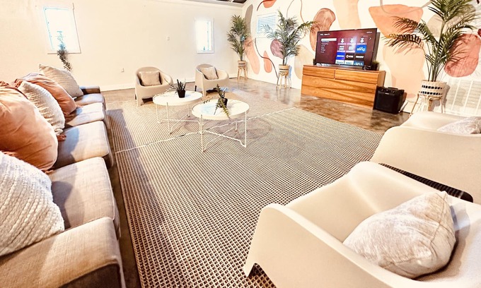 Peoplestown House | The Scandinavian Abode 5 bedroom 2 bath w/ Ping Pong