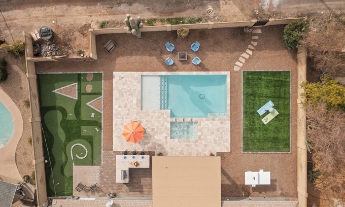 Scottsdale Country Acres House | The Scottsdale Playhouse | Pool & Putt Putt Course in OldTown