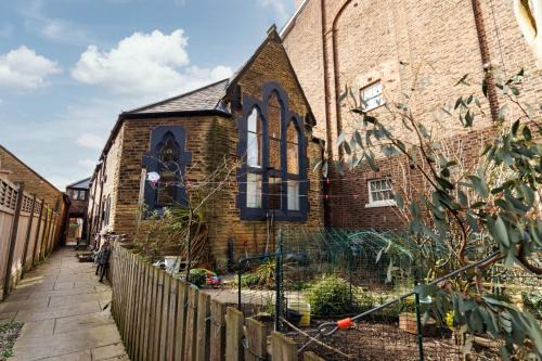 Liverpool House | The Scouse House - Air Host & Stay - Quirky 2 Bedroom