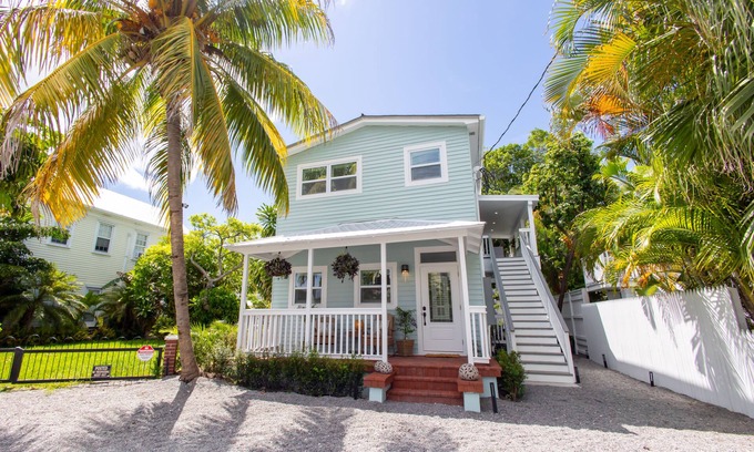 White Street Gallery District House | The Sea Glass Cottage in Historic Key West