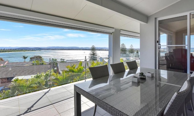 Swansea Heads House | The Sea Serenade