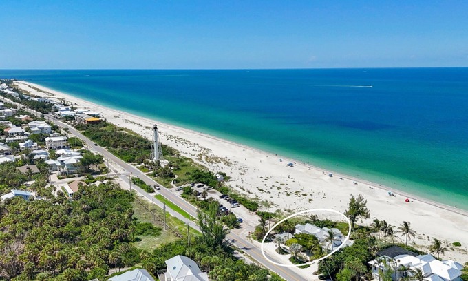 Boca Grande House | The Seagrape Sanctuary, a 5-bedroom beachfront home in Boca Grande.