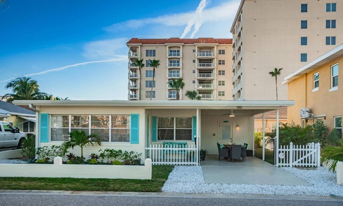 Redington Shores House | The Seagull beach cottage is steps to the beach.