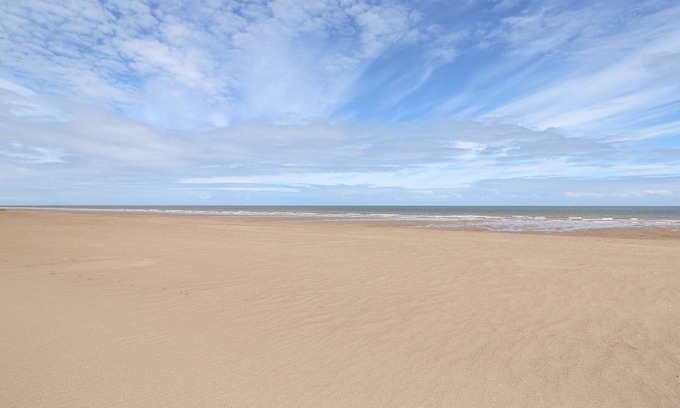 Sutton-on-Sea Cottage | THE SEASIDE RETREAT, pet friendly, with a garden in Sutton-On-Sea