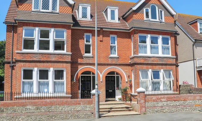 Seaford Cottage | THE SECRET COTTAGE 4A, pet friendly, with a garden in Seaford