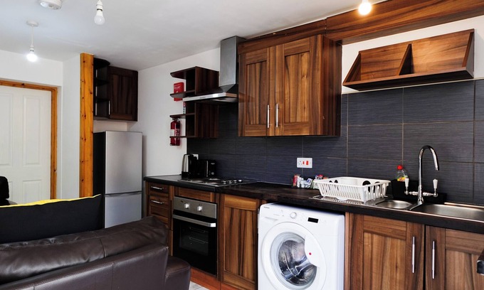 Old Trafford Apartment | The Serenity Apartment
