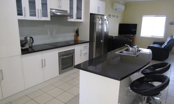 Dalrymple House | The Shack at Stansbury - Short walk to the beach! Off peak special!